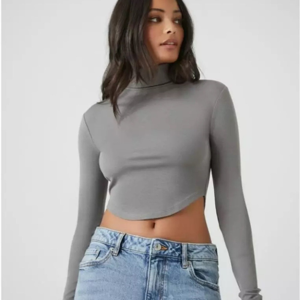 Forever 21 Gray Long Sleeve Crop Top